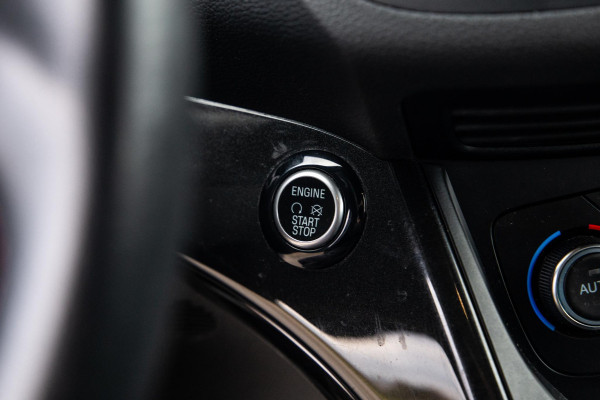 Ford Kuga 1.5 EcoBoost ST Line CAMERA / CARPLAY / TREKHAAK / 2000 KG / STOEVERWRMING / 150 PK