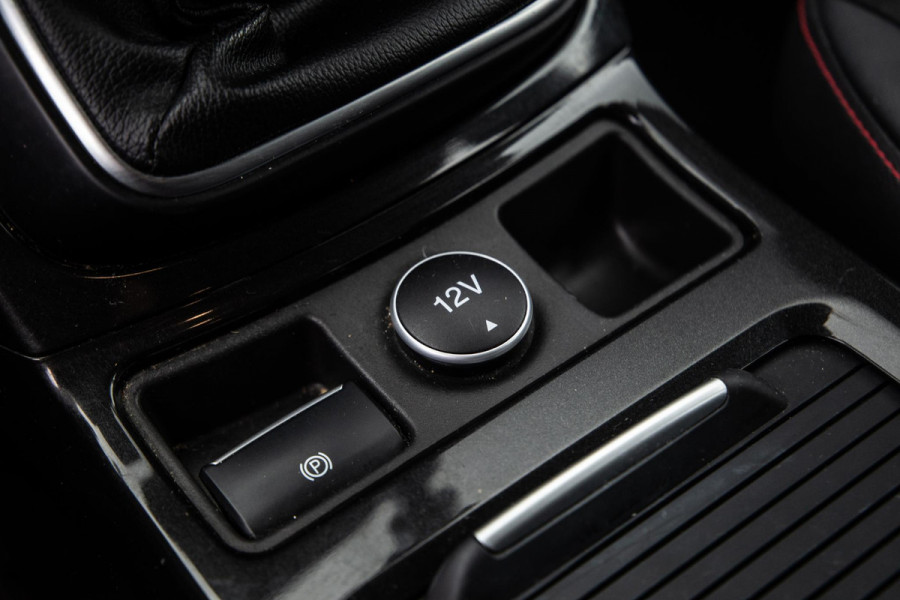 Ford Kuga 1.5 EcoBoost ST Line CAMERA / CARPLAY / TREKHAAK / 2000 KG / STOEVERWRMING / 150 PK