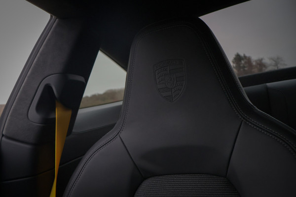 Porsche 911 4.0 GT3 Touring | 992.2 FACELIFT | LIFT | CARBON DAK | ACHTERASBESTURING | YELLOW DETAILS | BOSE AUDIO | CRHONO PACKAGE | STOELV
