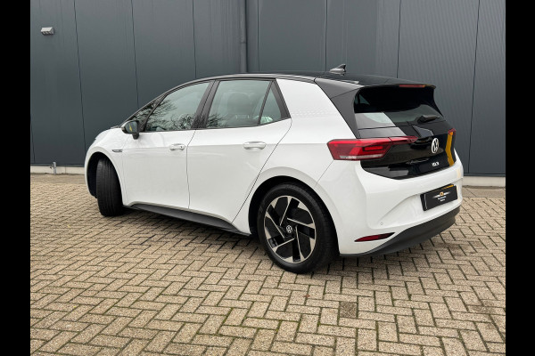 Volkswagen ID.3 First 58 kWh * Steunhaak * Navigatie * Parkeersensoren * Adaptieve Cruise *