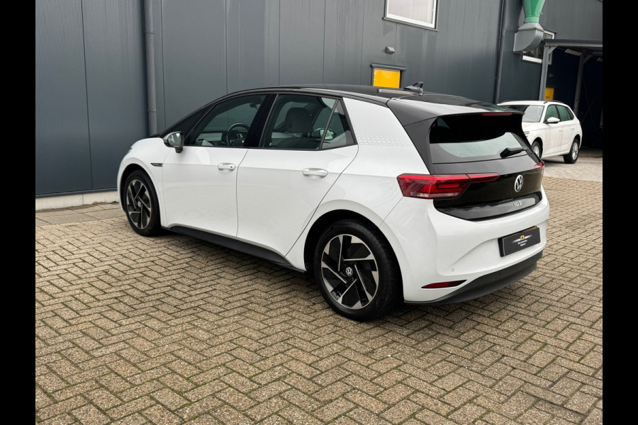 Volkswagen ID.3 First 58 kWh * Steunhaak * Navigatie * Parkeersensoren * Adaptieve Cruise *