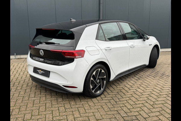 Volkswagen ID.3 First 58 kWh * Steunhaak * Navigatie * Parkeersensoren * Adaptieve Cruise *