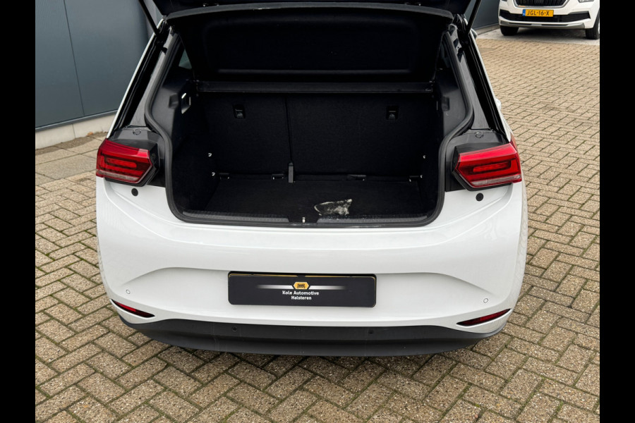 Volkswagen ID.3 First 58 kWh * Steunhaak * Navigatie * Parkeersensoren * Adaptieve Cruise *
