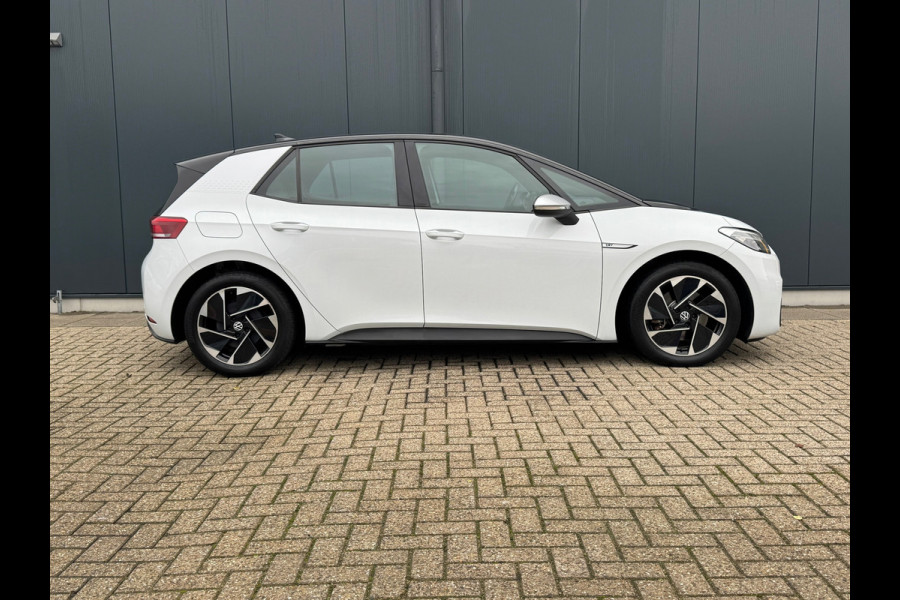 Volkswagen ID.3 First 58 kWh * Steunhaak * Navigatie * Parkeersensoren * Adaptieve Cruise *