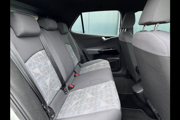 Volkswagen ID.3 First 58 kWh * Steunhaak * Navigatie * Parkeersensoren * Adaptieve Cruise *