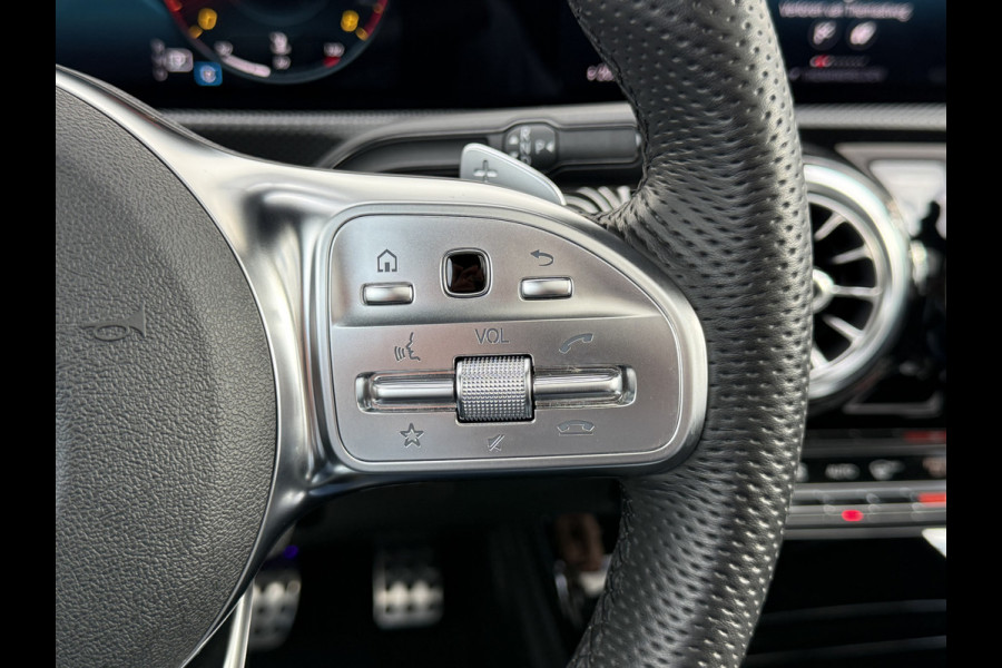 Mercedes-Benz A-Klasse 200 Business Solution AMG | Pano | Ambient Light | LED | CarPlay | 19 inch