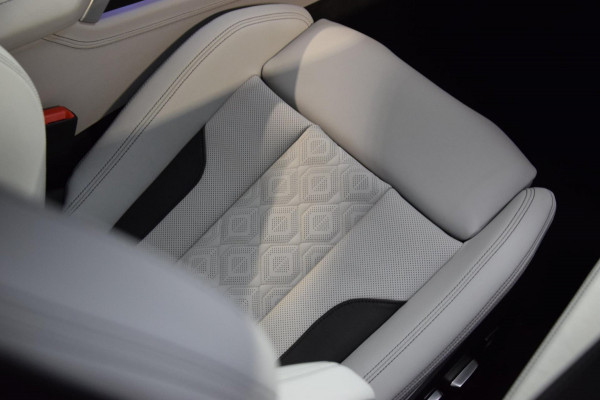 BMW 8 Serie M8 Coupe Competition Carbon Pak.|ACC|B&W|Dealer onderhouden|626pk!!|BTW