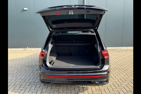 Volkswagen Tiguan 1.5 TSI R-Line Blackstyle * Panorama * Stoelverwarming * Keyless *