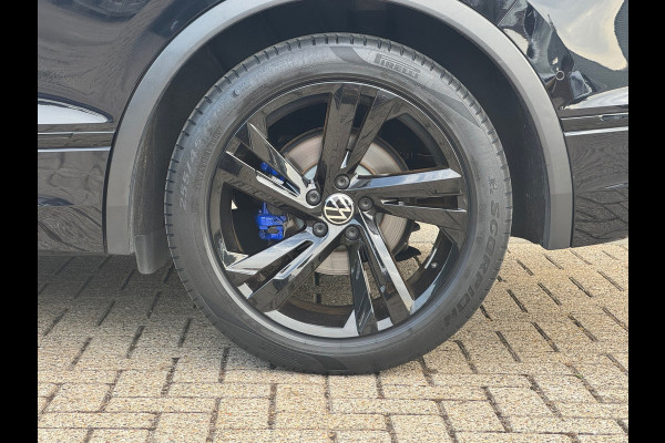 Volkswagen Tiguan 1.5 TSI R-Line Blackstyle * Panorama * Stoelverwarming * Keyless *