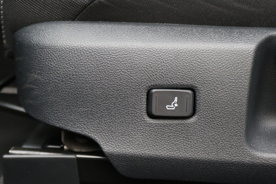 Toyota Corolla 1.8 Hybrid Business Plus ACC, Keyless, Camera, Apple Carplay, Stoel-/Stuuverw., 17"