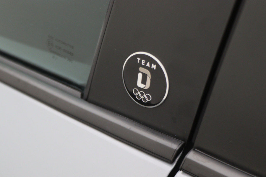 Toyota Corolla 1.8 Hybrid Business Plus ACC, Keyless, Camera, Apple Carplay, Stoel-/Stuuverw., 17"