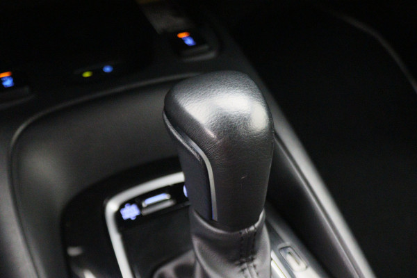 Toyota Corolla 1.8 Hybrid Business Plus ACC, Keyless, Camera, Apple Carplay, Stoel-/Stuuverw., 17"