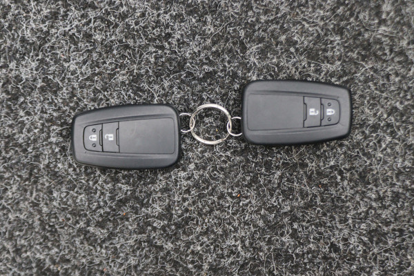 Toyota Corolla 1.8 Hybrid Business Plus ACC, Keyless, Camera, Apple Carplay, Stoel-/Stuuverw., 17"