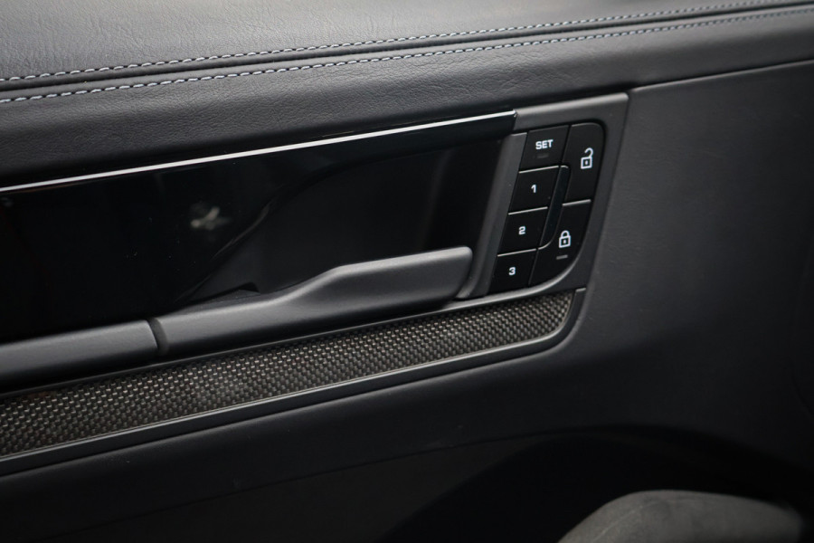 Porsche Cayenne Coupé Turbo E-Hybrid met GT Pakket | KERAMISCH | 360 CAMERA | STOELVERWARMING | STUURVERWARMING | CARBON IN & EXTERIEUR | SUEDE HEMEL