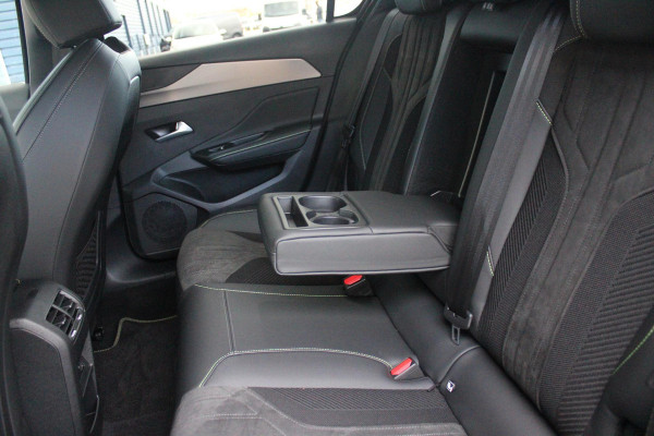 Peugeot 308 1.6 Plug-in Hybrid 225PK GT | ELEKTRISCH BEDIENBARE BESTUURDERSSTOEL MET GEHEUGENFUNCTIE | VOORSTOELEN MET VERWARMING EN MASSAGE FUNCTIE | 360° CAMERA | PARKEERSENSOREN VOOR + ACHTER | NAVIGATIE | DRAADLOZE APPLE CARPLAY/ANDROID AUTO | DAB+ RADIO | DODEHOEK DETECTIE | ADAPTIVE CRUISE CONTROL | KEYLESS ENTRY/START | 18" LICHTEMETALEN VELGEN |