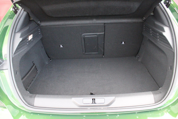 Peugeot 308 1.6 Plug-in Hybrid 225PK GT | ELEKTRISCH BEDIENBARE BESTUURDERSSTOEL MET GEHEUGENFUNCTIE | VOORSTOELEN MET VERWARMING EN MASSAGE FUNCTIE | 360° CAMERA | PARKEERSENSOREN VOOR + ACHTER | NAVIGATIE | DRAADLOZE APPLE CARPLAY/ANDROID AUTO | DAB+ RADIO | DODEHOEK DETECTIE | ADAPTIVE CRUISE CONTROL | KEYLESS ENTRY/START | 18" LICHTEMETALEN VELGEN |