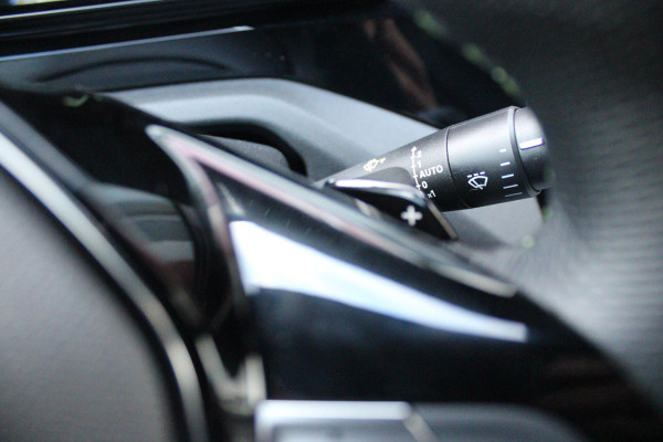 Peugeot 308 1.6 Plug-in Hybrid 225PK GT | ELEKTRISCH BEDIENBARE BESTUURDERSSTOEL MET GEHEUGENFUNCTIE | VOORSTOELEN MET VERWARMING EN MASSAGE FUNCTIE | 360° CAMERA | PARKEERSENSOREN VOOR + ACHTER | NAVIGATIE | DRAADLOZE APPLE CARPLAY/ANDROID AUTO | DAB+ RADIO | DODEHOEK DETECTIE | ADAPTIVE CRUISE CONTROL | KEYLESS ENTRY/START | 18" LICHTEMETALEN VELGEN |