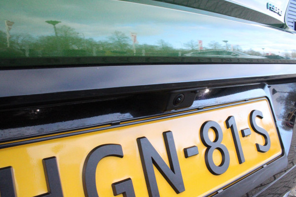Peugeot 308 1.6 Plug-in Hybrid 225PK GT | ELEKTRISCH BEDIENBARE BESTUURDERSSTOEL MET GEHEUGENFUNCTIE | VOORSTOELEN MET VERWARMING EN MASSAGE FUNCTIE | 360° CAMERA | PARKEERSENSOREN VOOR + ACHTER | NAVIGATIE | DRAADLOZE APPLE CARPLAY/ANDROID AUTO | DAB+ RADIO | DODEHOEK DETECTIE | ADAPTIVE CRUISE CONTROL | KEYLESS ENTRY/START | 18" LICHTEMETALEN VELGEN |