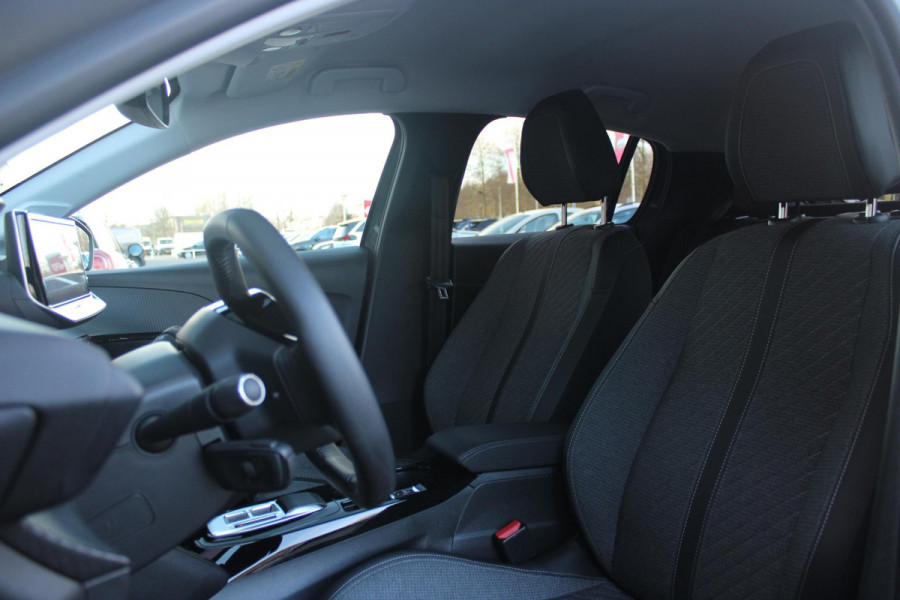 Peugeot e-208 EV ALLURE 156PK 51 kWh | WARMTEPOMP | 3-FASE! | NAVIGATIE | DRAADLOZE APPLE CARPLAY/ANDROID AUTO | DODEHOEK DETECTIE | CAMERA VOOR + ACHTER | ADAPTIVE CRUISE CONTROL | CLIMATE CONTROL |