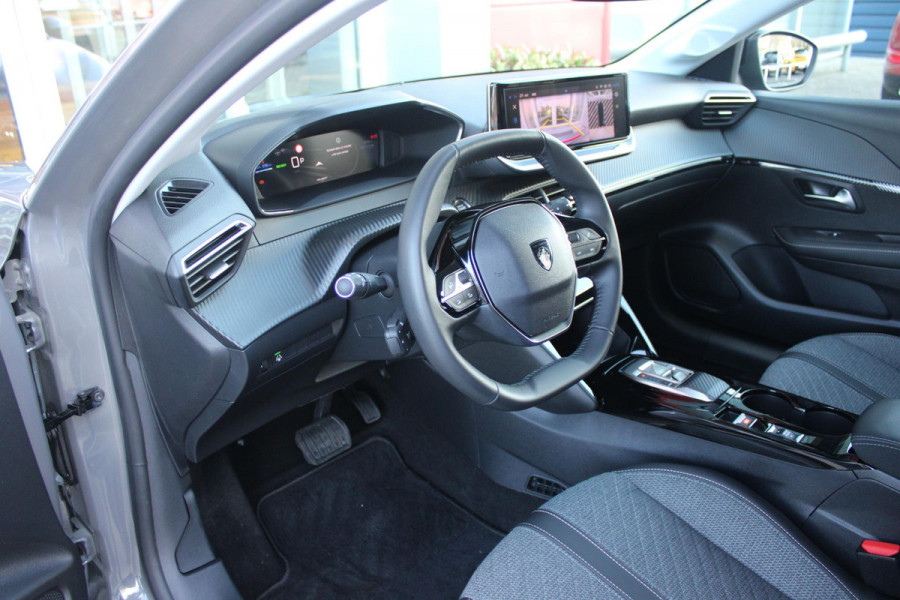 Peugeot e-208 EV ALLURE 156PK 51 kWh | WARMTEPOMP | 3-FASE! | NAVIGATIE | DRAADLOZE APPLE CARPLAY/ANDROID AUTO | DODEHOEK DETECTIE | CAMERA VOOR + ACHTER | ADAPTIVE CRUISE CONTROL | CLIMATE CONTROL |