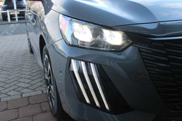 Peugeot e-208 EV ALLURE 156PK 51 kWh | WARMTEPOMP | 3-FASE! | NAVIGATIE | DRAADLOZE APPLE CARPLAY/ANDROID AUTO | DODEHOEK DETECTIE | CAMERA VOOR + ACHTER | ADAPTIVE CRUISE CONTROL | CLIMATE CONTROL |