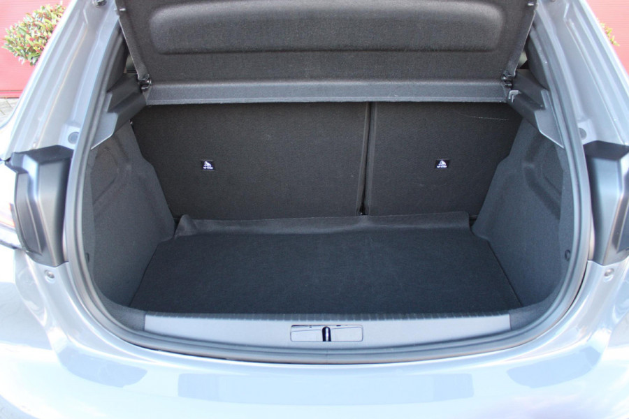 Peugeot e-208 EV ALLURE 156PK 51 kWh | WARMTEPOMP | 3-FASE! | NAVIGATIE | DRAADLOZE APPLE CARPLAY/ANDROID AUTO | DODEHOEK DETECTIE | CAMERA VOOR + ACHTER | ADAPTIVE CRUISE CONTROL | CLIMATE CONTROL |