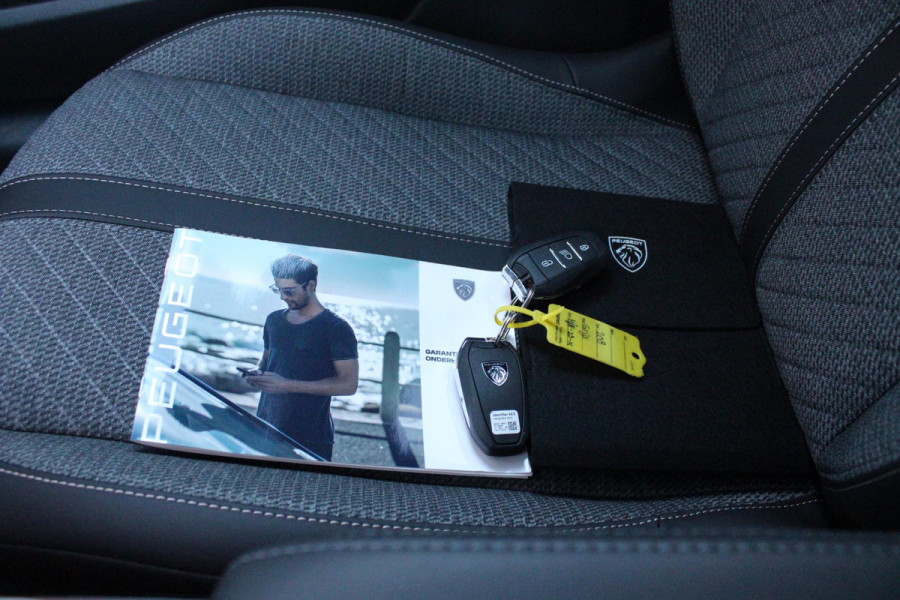 Peugeot e-208 EV ALLURE 156PK 51 kWh | WARMTEPOMP | 3-FASE! | NAVIGATIE | DRAADLOZE APPLE CARPLAY/ANDROID AUTO | DODEHOEK DETECTIE | CAMERA VOOR + ACHTER | ADAPTIVE CRUISE CONTROL | CLIMATE CONTROL |