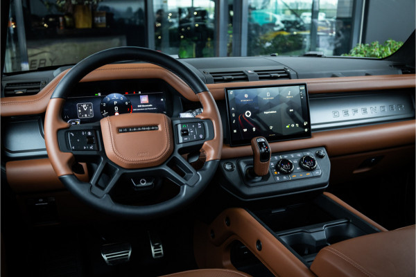 Land Rover Defender 110 4.4 P635 Octa - Petra Copper | BTW | Panorama | Meridian | Luchtvering | Trekhaak