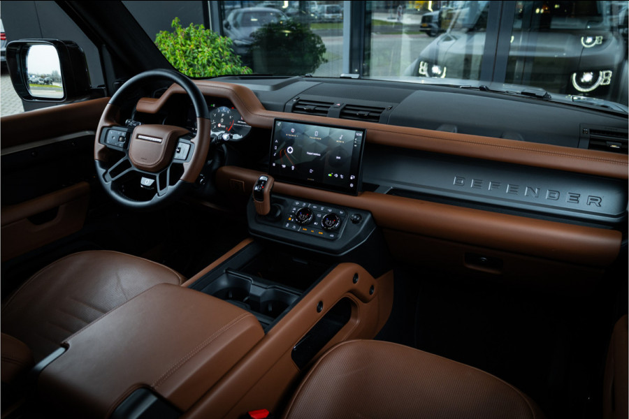 Land Rover Defender 110 4.4 P635 Octa - Petra Copper | BTW | Panorama | Meridian | Luchtvering | Trekhaak