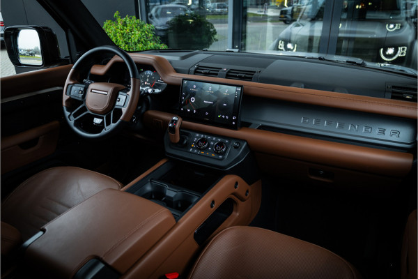 Land Rover Defender 110 4.4 P635 Octa - Petra Copper | BTW | Panorama | Meridian | Luchtvering | Trekhaak