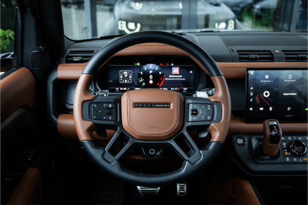 Land Rover Defender 110 4.4 P635 Octa - Petra Copper | BTW | Panorama | Meridian | Luchtvering | Trekhaak