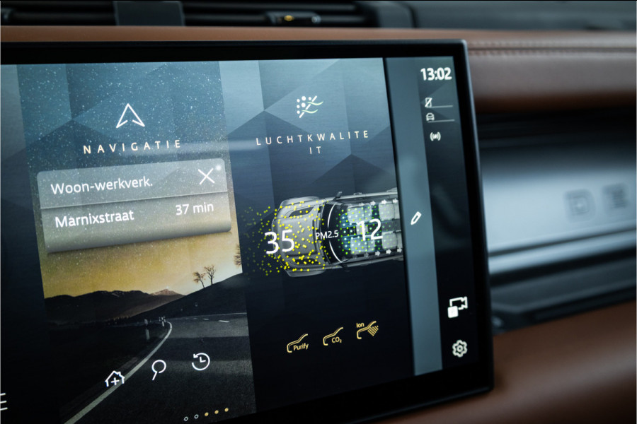 Land Rover Defender 110 4.4 P635 Octa - Petra Copper | BTW | Panorama | Meridian | Luchtvering | Trekhaak