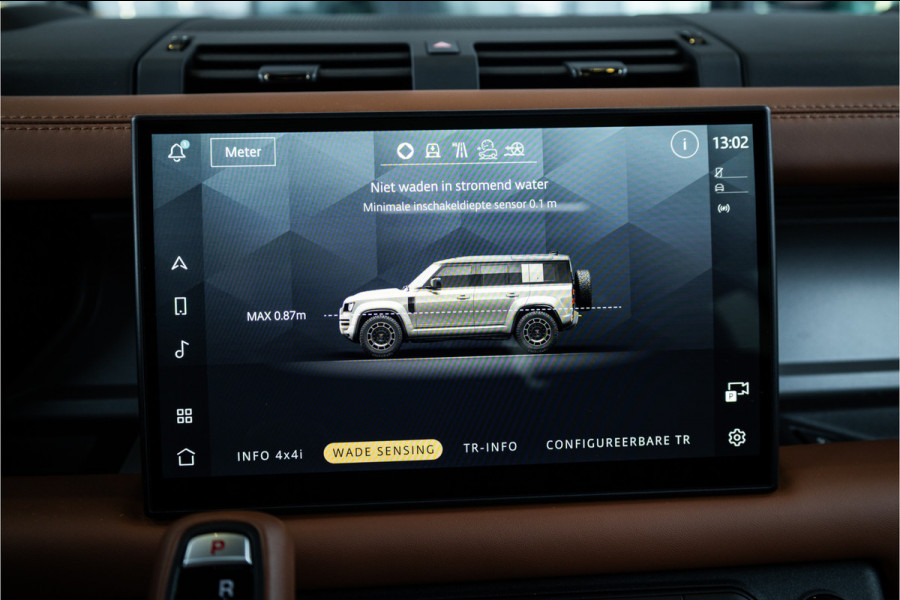 Land Rover Defender 110 4.4 P635 Octa - Petra Copper | BTW | Panorama | Meridian | Luchtvering | Trekhaak