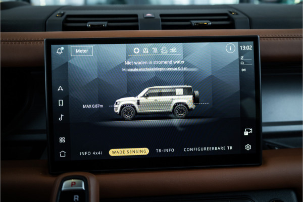 Land Rover Defender 110 4.4 P635 Octa - Petra Copper | BTW | Panorama | Meridian | Luchtvering | Trekhaak