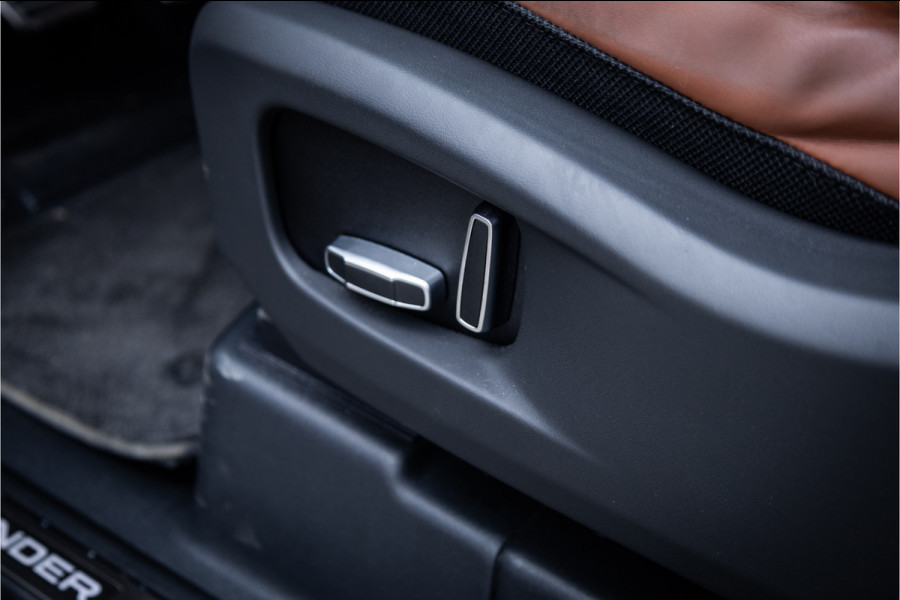 Land Rover Defender 110 4.4 P635 Octa - Petra Copper | BTW | Panorama | Meridian | Luchtvering | Trekhaak