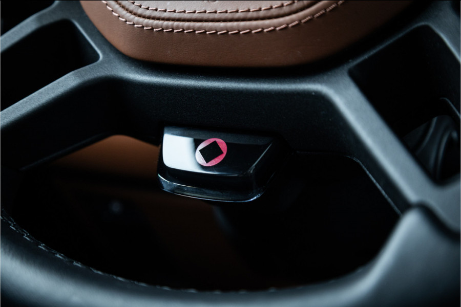 Land Rover Defender 110 4.4 P635 Octa - Petra Copper | BTW | Panorama | Meridian | Luchtvering | Trekhaak