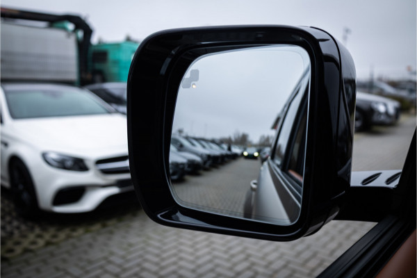 Land Rover Defender 110 4.4 P635 Octa - Petra Copper | BTW | Panorama | Meridian | Luchtvering | Trekhaak