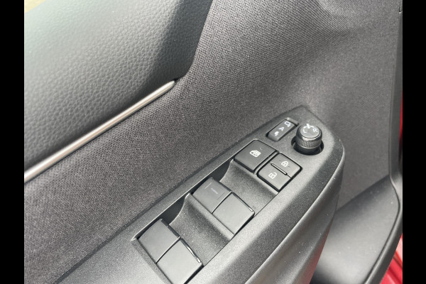 Toyota Yaris 1.5 Hybrid Executive | Stoelverwarming | Navigatie | Dodehoek detectie | Parkeersenoren