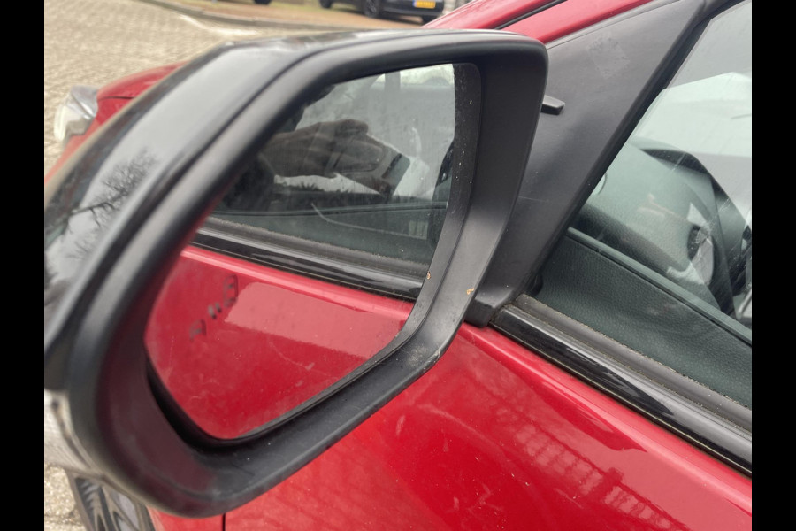 Toyota Yaris 1.5 Hybrid Executive | Stoelverwarming | Navigatie | Dodehoek detectie | Parkeersenoren