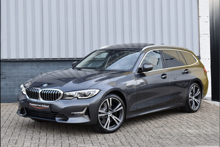 BMW 3 Serie Touring 330e xDrive 292 Pk Pano Navi Keyless Vol Leder Bruin Laser Koplampen 19 Inch