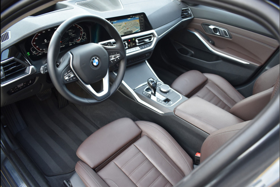 BMW 3 Serie Touring 330e xDrive 292 Pk Pano Navi Keyless Vol Leder Bruin Laser Koplampen 19 Inch
