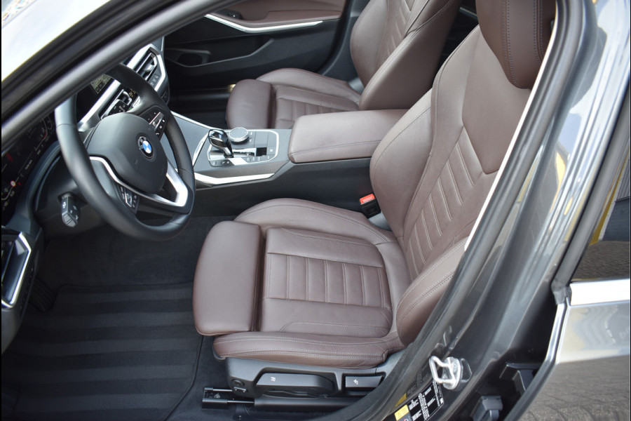 BMW 3 Serie Touring 330e xDrive 292 Pk Pano Navi Keyless Vol Leder Bruin Laser Koplampen 19 Inch