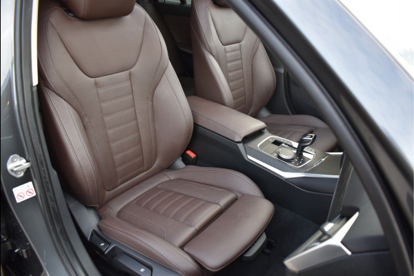 BMW 3 Serie Touring 330e xDrive 292 Pk Pano Navi Keyless Vol Leder Bruin Laser Koplampen 19 Inch