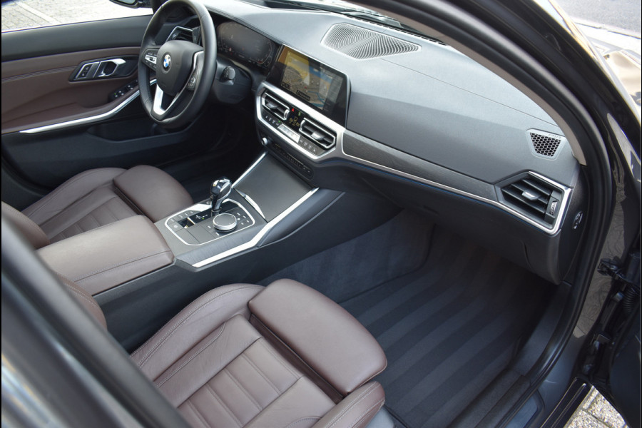 BMW 3 Serie Touring 330e xDrive 292 Pk Pano Navi Keyless Vol Leder Bruin Laser Koplampen 19 Inch