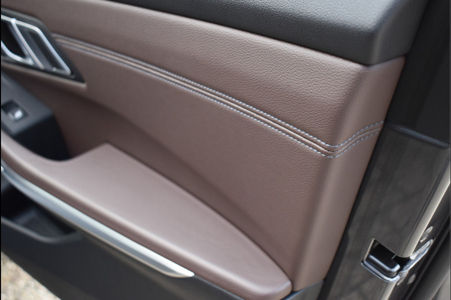 BMW 3 Serie Touring 330e xDrive 292 Pk Pano Navi Keyless Vol Leder Bruin Laser Koplampen 19 Inch