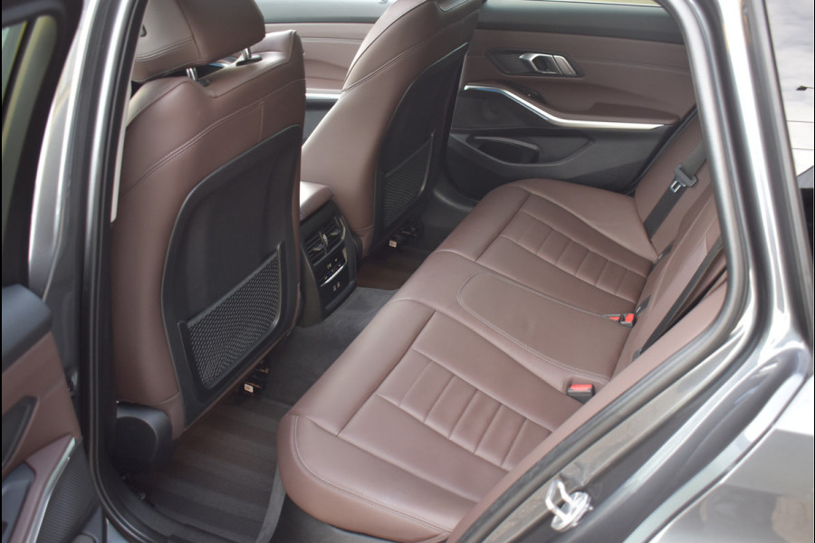 BMW 3 Serie Touring 330e xDrive 292 Pk Pano Navi Keyless Vol Leder Bruin Laser Koplampen 19 Inch