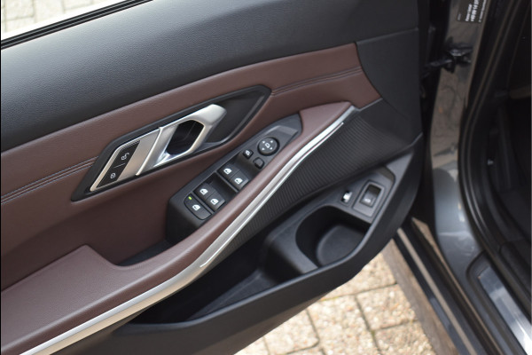 BMW 3 Serie Touring 330e xDrive 292 Pk Pano Navi Keyless Vol Leder Bruin Laser Koplampen 19 Inch