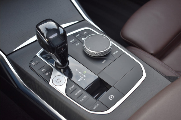 BMW 3 Serie Touring 330e xDrive 292 Pk Pano Navi Keyless Vol Leder Bruin Laser Koplampen 19 Inch