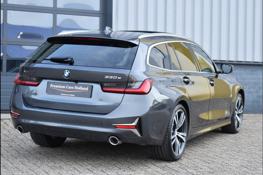 BMW 3 Serie Touring 330e xDrive 292 Pk Pano Navi Keyless Vol Leder Bruin Laser Koplampen 19 Inch