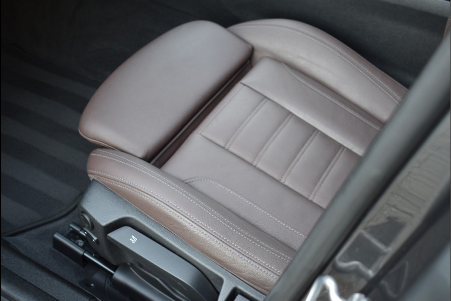 BMW 3 Serie Touring 330e xDrive 292 Pk Pano Navi Keyless Vol Leder Bruin Laser Koplampen 19 Inch